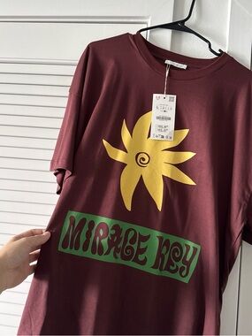 Zara burgundy tee with yellow print